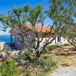 1 Bedroom Stunning In Appartement *