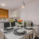 Appartement 1 Bedroom Stunning In *