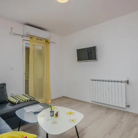 Lägenhet Cozy In With Wifi